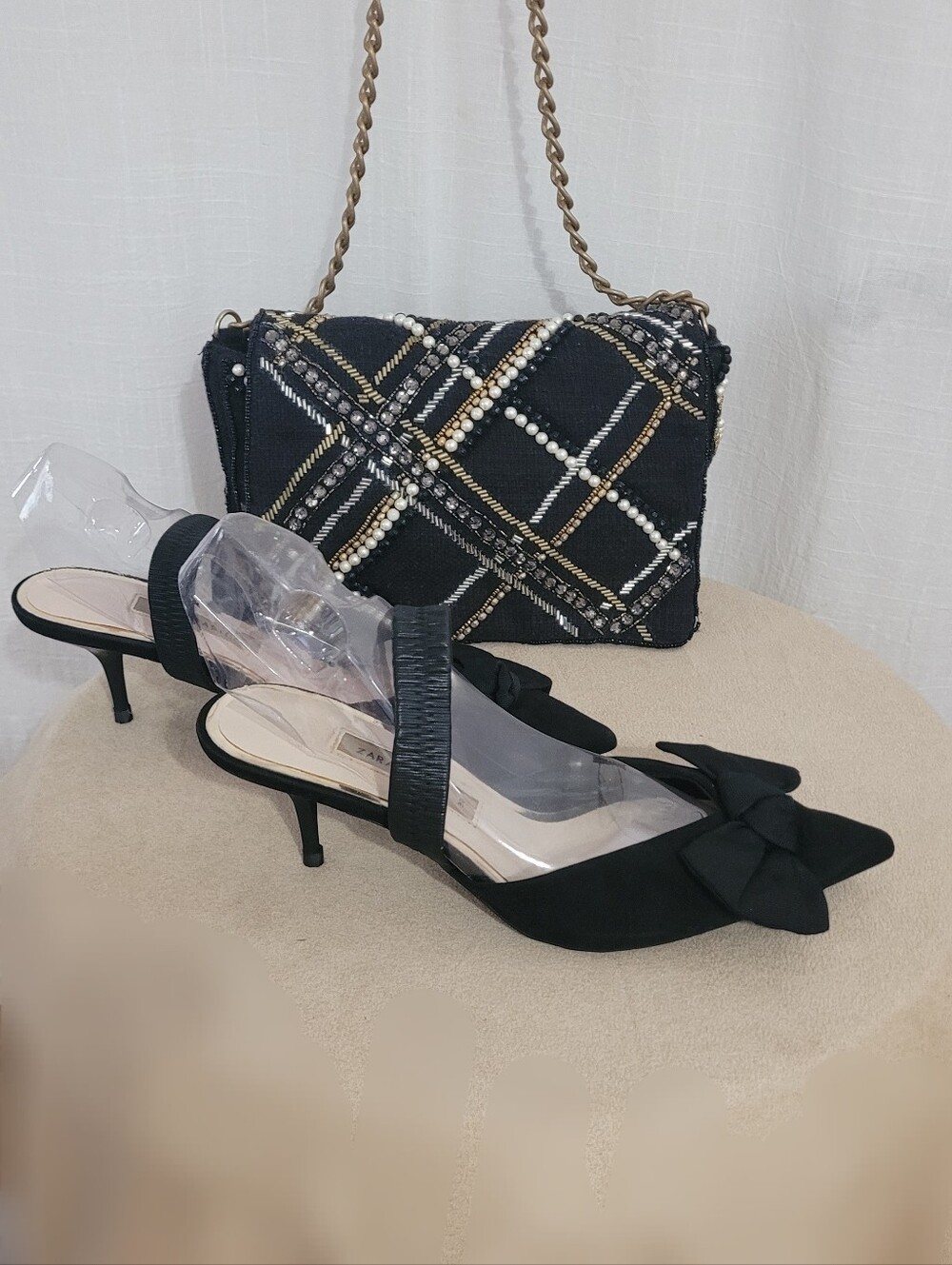 Black Pointed Slingback Kitten Heels with Bow - Picture 11 of 12